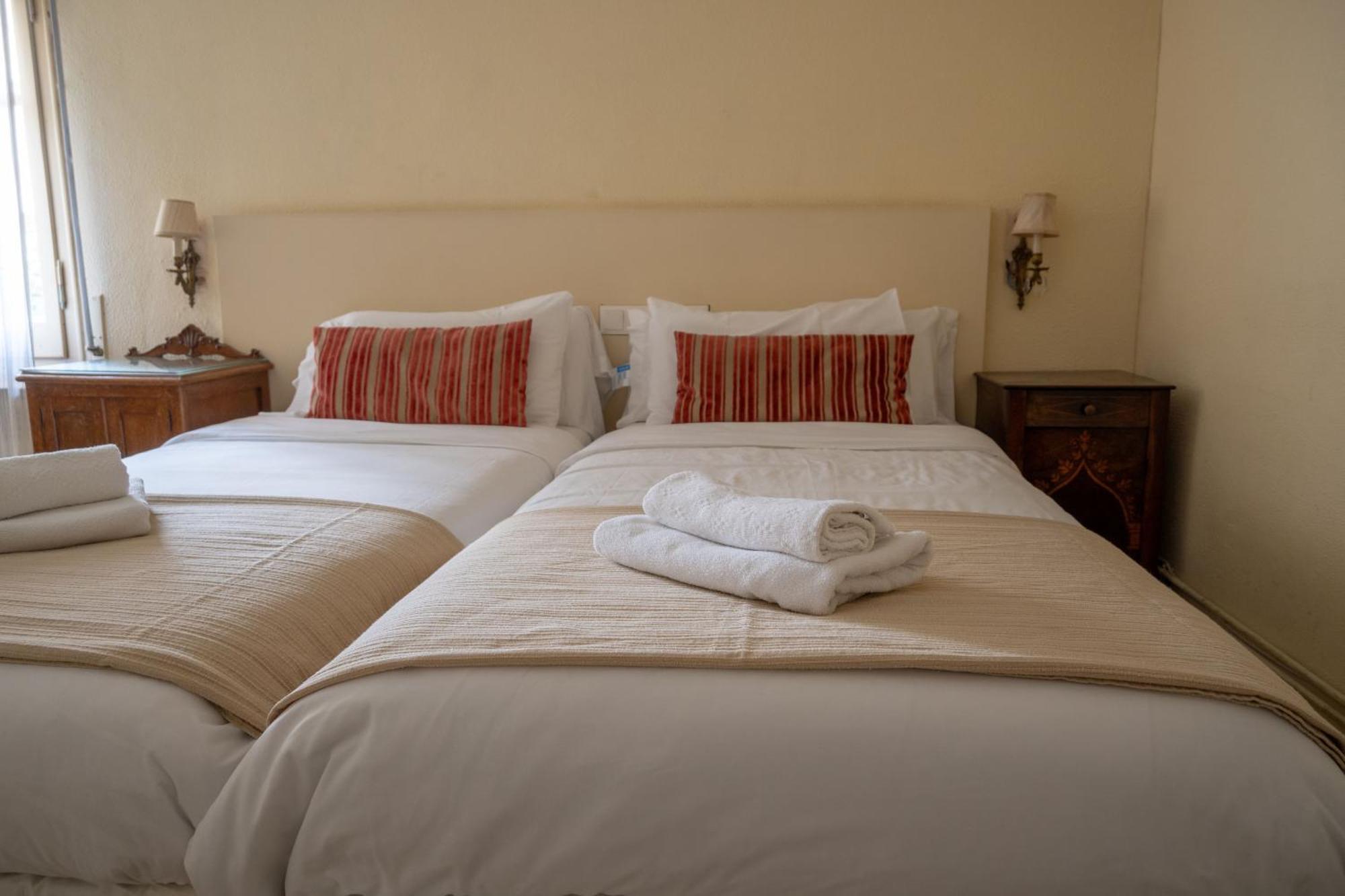 Flora Bed and Breakfast Banyoles Eksteriør billede