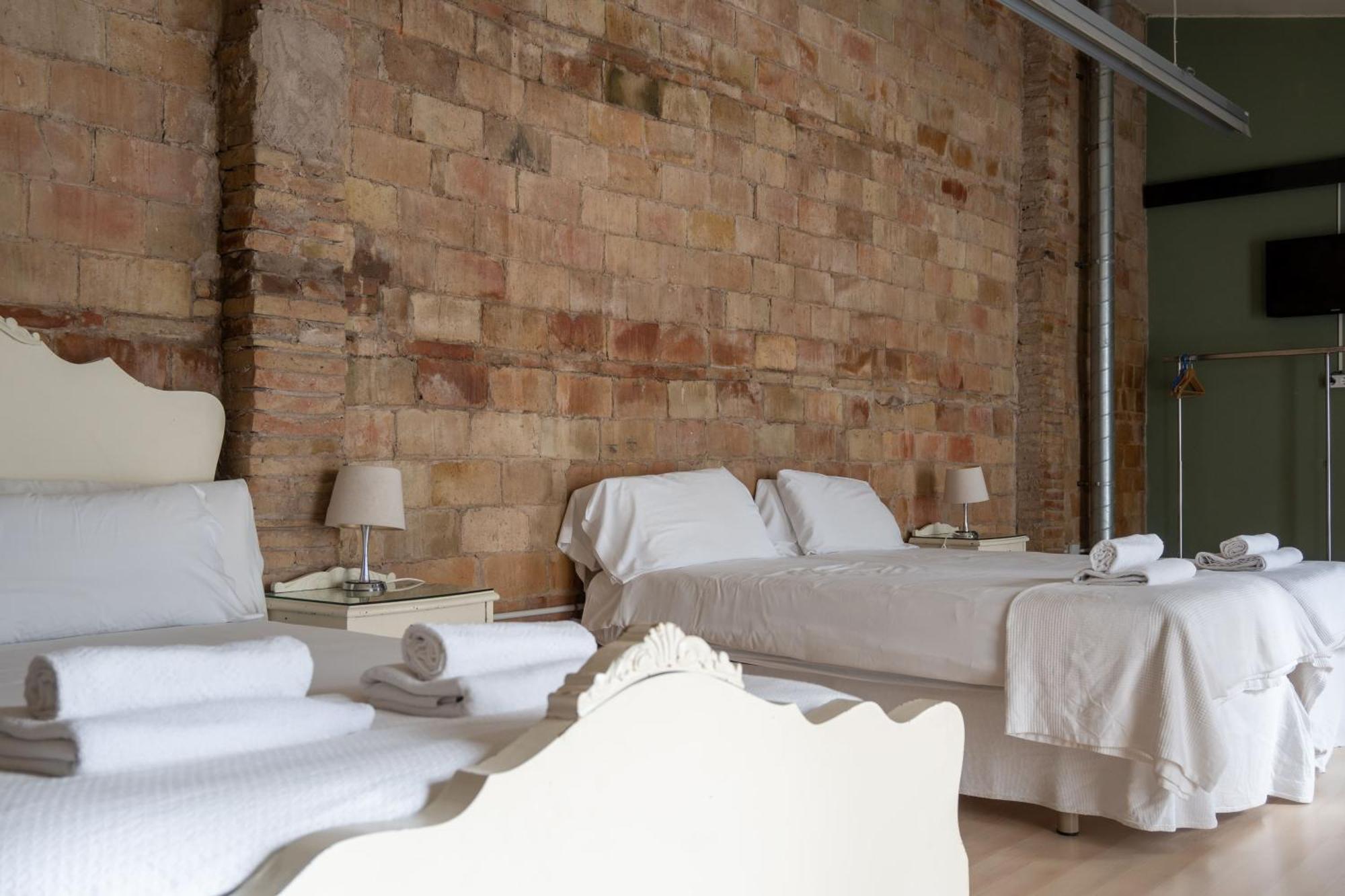 Flora Bed and Breakfast Banyoles Eksteriør billede