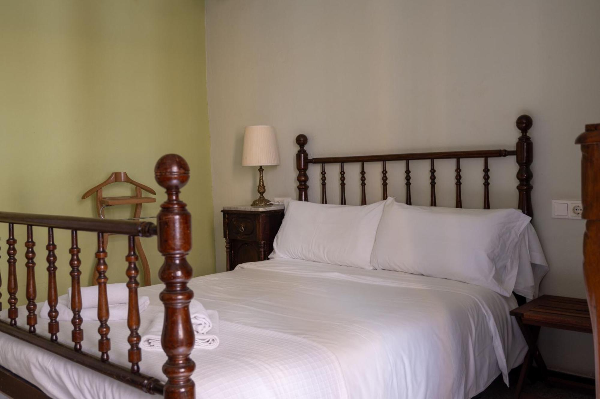Flora Bed and Breakfast Banyoles Eksteriør billede